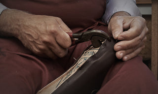 Ein Maßschuh entsteht (5): Das Zwicken