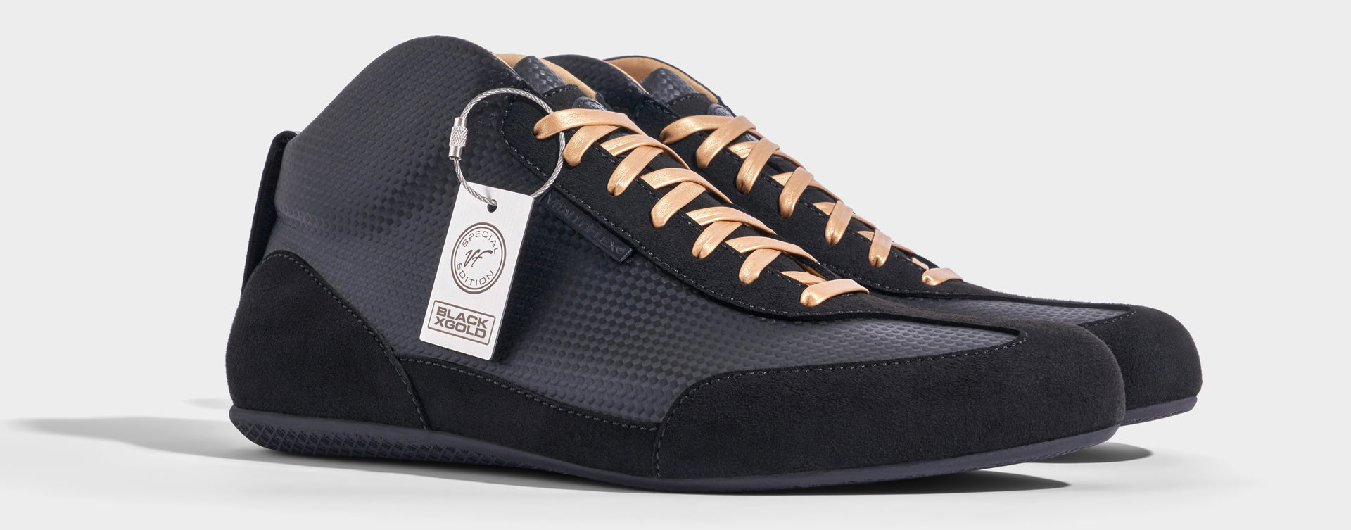 High-Top Sneaker VitalloFlex Puro RSR BLACK X GOLD – schwarzes Carbon und schwarzes Velour, schwarze Sohle – Paaransicht schräg von vorn