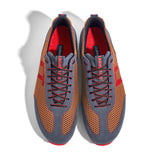 Laufschuh Runnertune Pace Colors – orangebraunes Mesh und graues Velour, schwarze Sohle – Paaransicht von oben