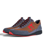 Laufschuh Runnertune Pace Colors – orangebraunes Mesh und graues Velour, schwarze Sohle – Paaransicht schräg von vorn