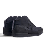 High-Top Laufschuh Runnertune X-Pace Black – schwarzes Waben-Textil und schwarzes Velour, schwarze Sohle – Paaransicht schräg von hinten