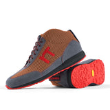 High-Top Laufschuh Runnertune X-Pace Colors – orangebraunes Mesh und graues Velour, schwarze Sohle – Paaransicht mit Laufsohle