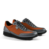 Golfschuh VitalloFlex Pro Hybrid – orangenes Pepita-Textil und graues Carbon, schwarze Sohle – Paaransicht schräg von vorn