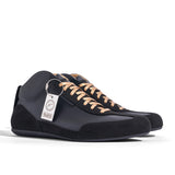 High-Top Sneaker VitalloFlex Puro RSR BLACK X GOLD – schwarzes Carbon und schwarzes Velour, schwarze Sohle – Ansicht mit Edelstahl-Hangtag