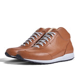 High-Top Sneaker VitalloFlex Puro S-HT – cognacfarbenes, perforiertes und glattes Anilinleder, hellgraue Sohle – Ansicht schräg von vorn