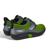 Golfschuh VitalloFlex Quantum Stinger – hellgrünes Mesh und graues Carbon, schwarze Sohle – Paaransicht schräg von hinten