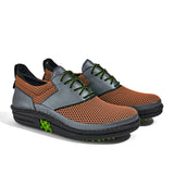 Golfschuh VitalloFlex Quantum Stinger – orangebraunes Mesh und graues Carbon, schwarze Sohle – Paaransicht schräg von vorn