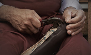 Ein Maßschuh entsteht (5): Das Zwicken