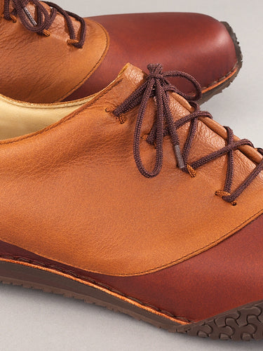 Maßgefertigter Golfschuh Vitallo Ace – hellbraunes und dunkelbraunes Nappaleder, dunkelbraune Sohle – Paaransicht von der Seite