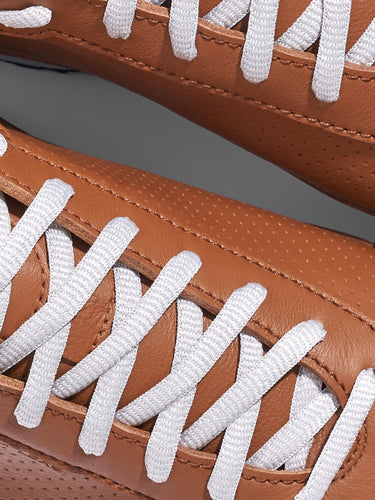 Sneaker VitalloFlex Puro S – cognacfarbenes, perforiertes und glattes Anilinleder, hellgraue Sohle – Paaransicht von oben