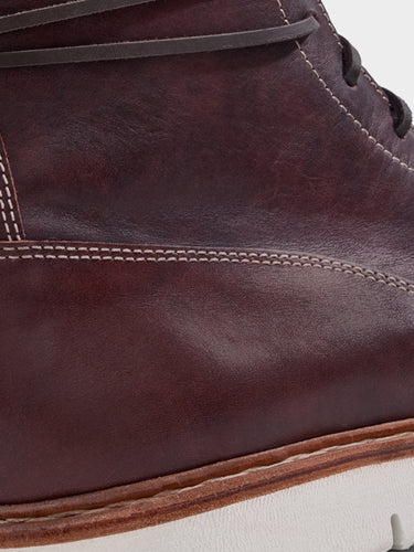 Schnür-Boot VitalloFlex Lacer Sport – mahagonifarbenes Pull-Up-Leder, weiße Sohle – Paaransicht schräg von hinten