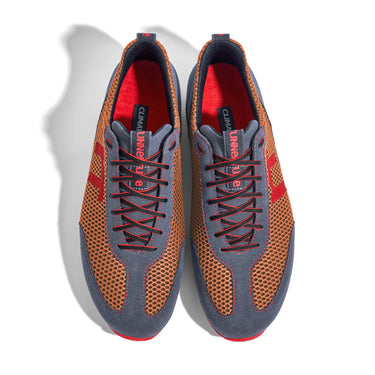 Laufschuh Runnertune Pace Colors – orangebraunes Mesh und graues Velour, schwarze Sohle – Paaransicht von oben
