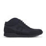 High-Top Laufschuh Runnertune X-Pace Black – schwarzes Waben-Textil und schwarzes Velour, schwarze Sohle – Einzelansicht von der Seite