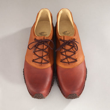 Maßgefertigter Golfschuh Vitallo Ace – hellbraunes und dunkelbraunes Nappaleder, dunkelbraune Sohle – Paaransicht von oben