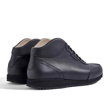 High-Top Sneaker VitalloFlex Puro S-HT – schwarzes, perforiertes und glattes Anilinleder, schwarze Sohle – Paaransicht schräg von hinten