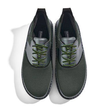 Golfschuh VitalloFlex Quantum Stinger – dunkelgrünes Mesh und graues Carbon, schwarze Sohle – Paaransicht von oben