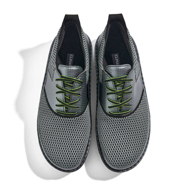 Golfschuh VitalloFlex Quantum Stinger – graues Mesh und graues Carbon, schwarze Sohle – Paaransicht von oben