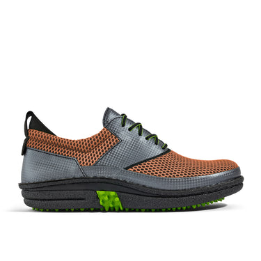Golfschuh VitalloFlex Quantum Stinger – orangebraunes Mesh und graues Carbon, schwarze Sohle – Einzelansicht von der Seite