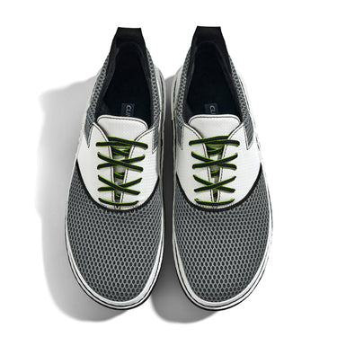 Golfschuh VitalloFlex Quantum Stinger – graues Mesh und weißes Carbon, schwarze Sohle – Paaransicht von oben